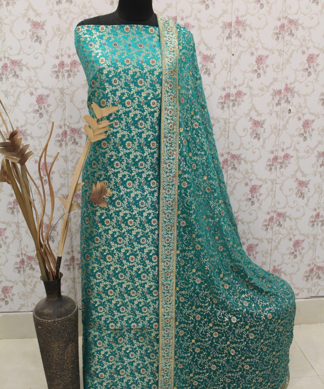 Kamkhuwab Gharara