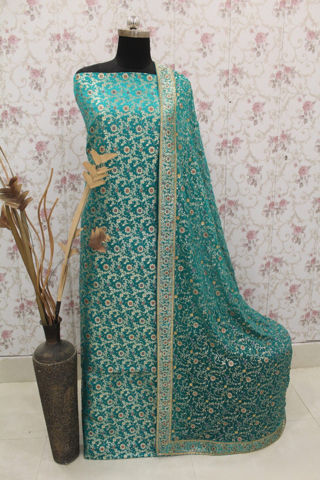 Kamkhuwab Gharara