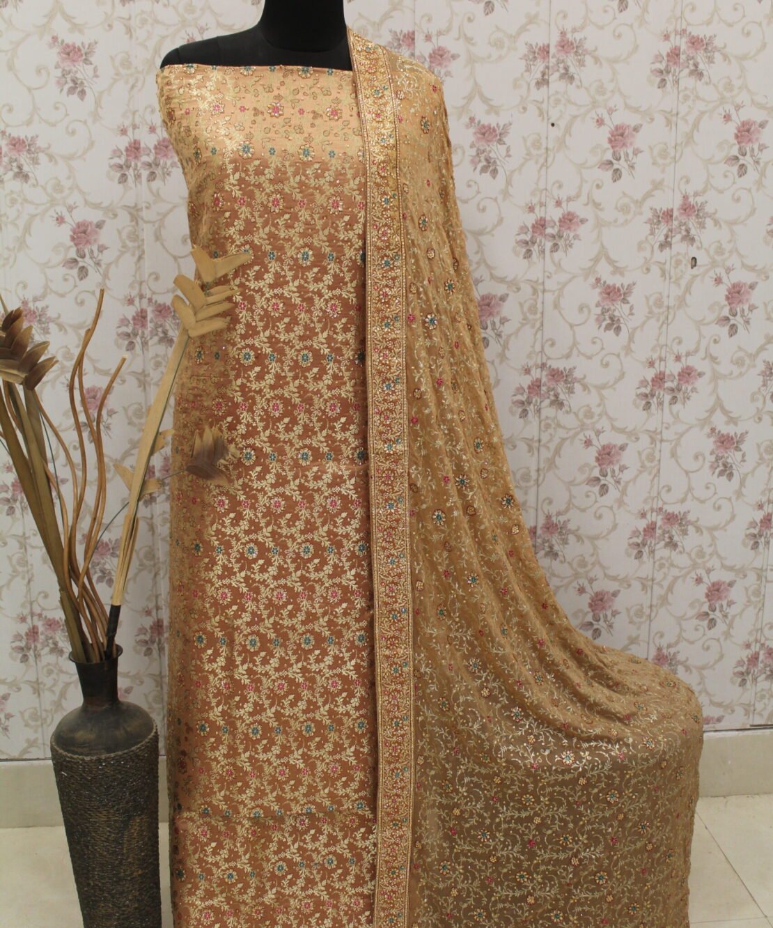 Kamkhuwab Gharara