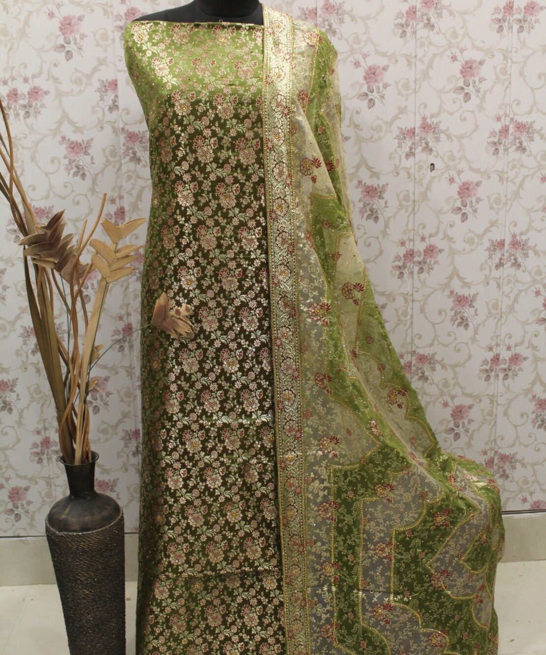 Kamkhuwab Gharara