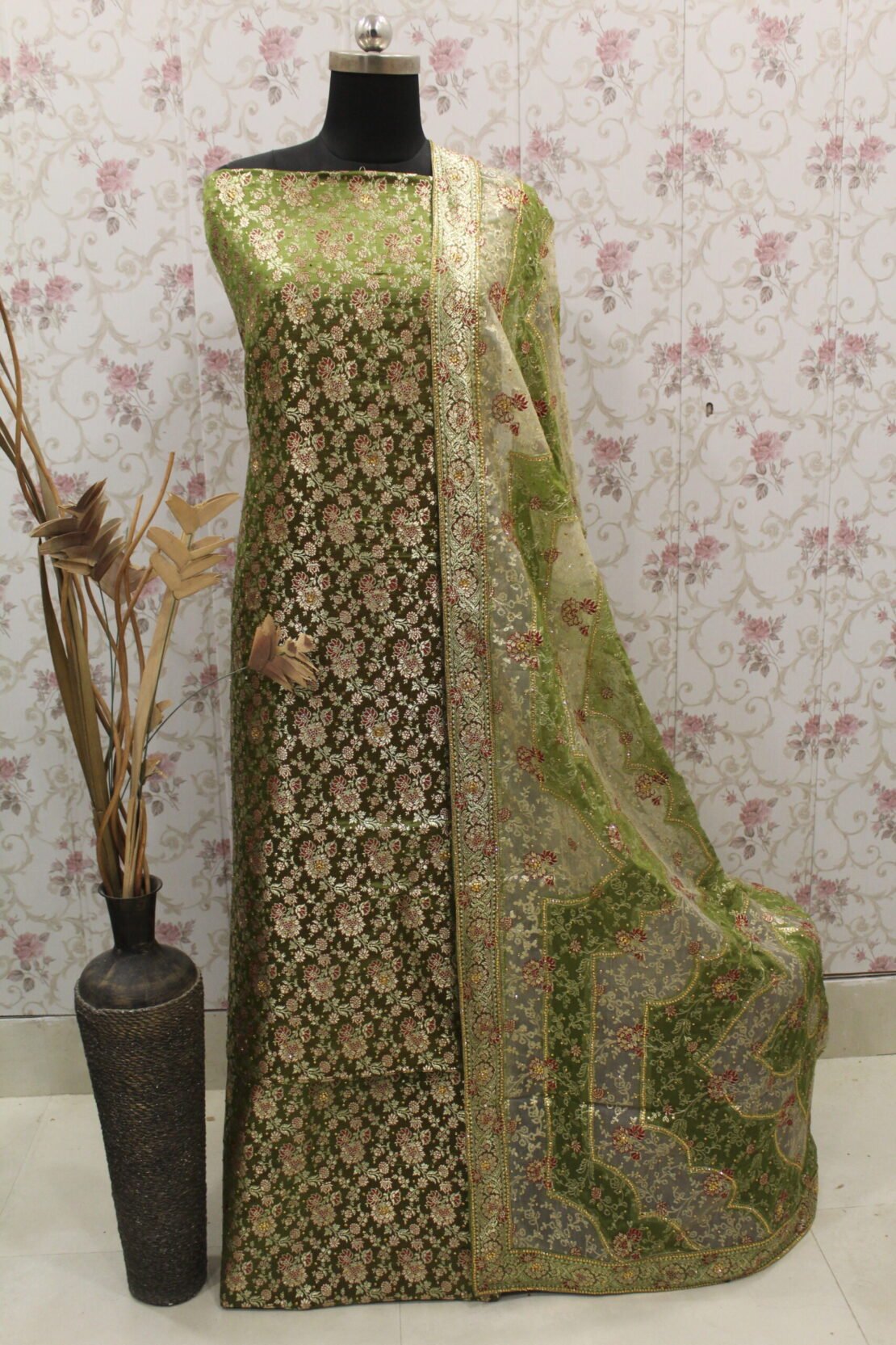 Kamkhuwab Gharara