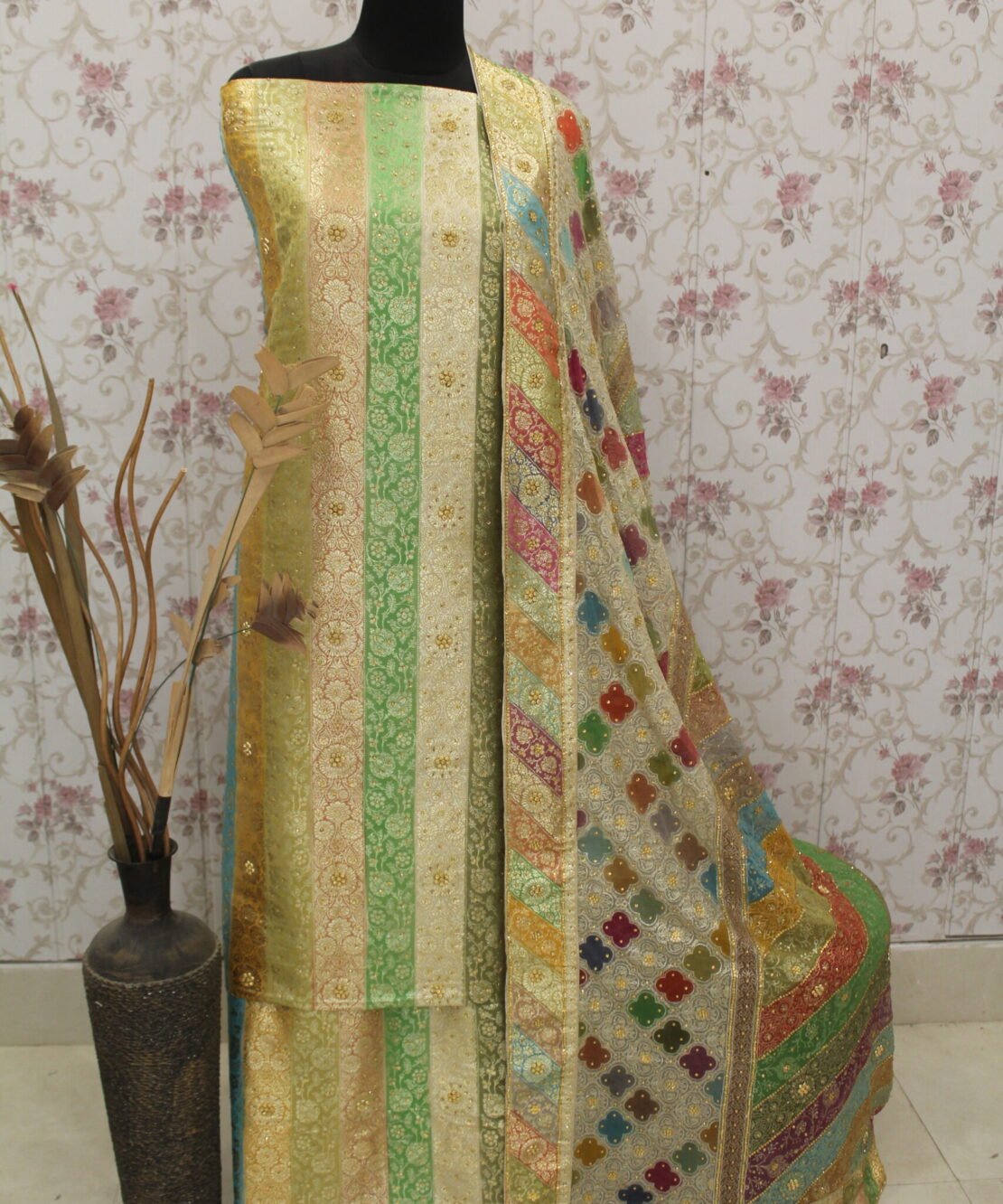 Kamkhuwab Gharara