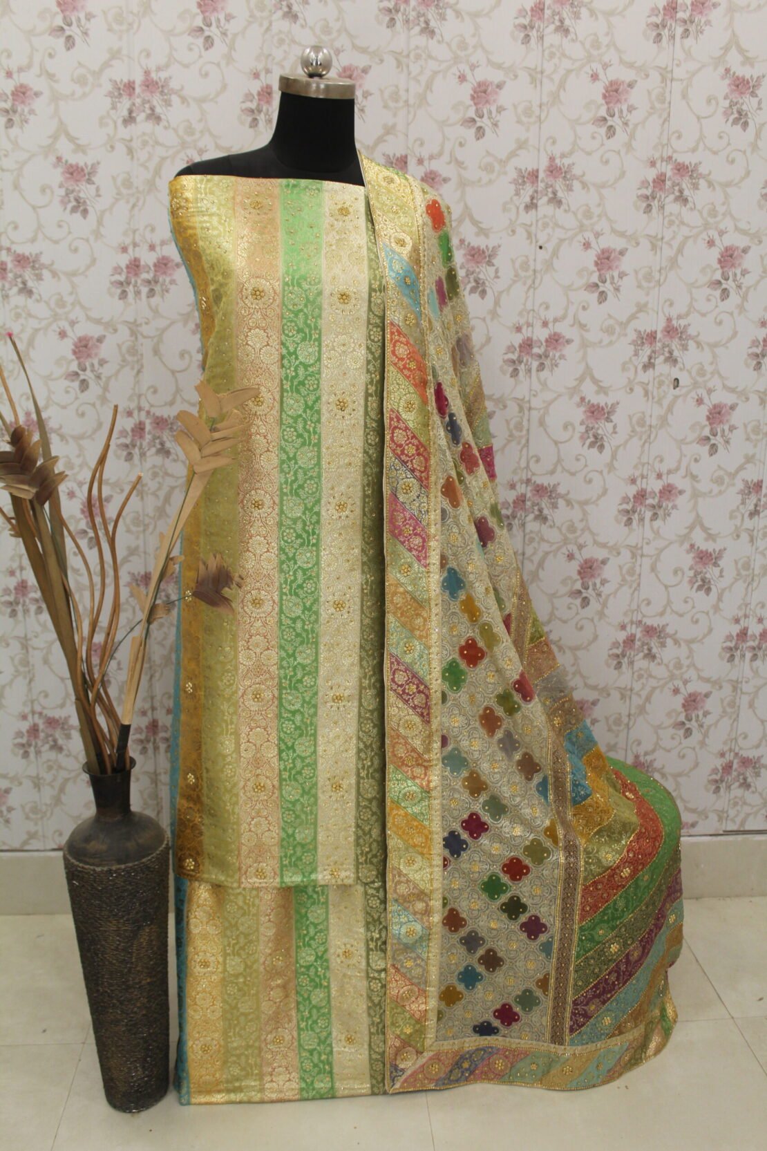 Kamkhuwab Gharara