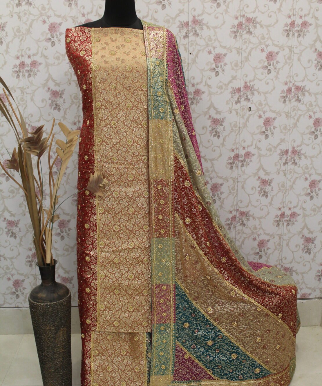 Kamkhuwab Gharara