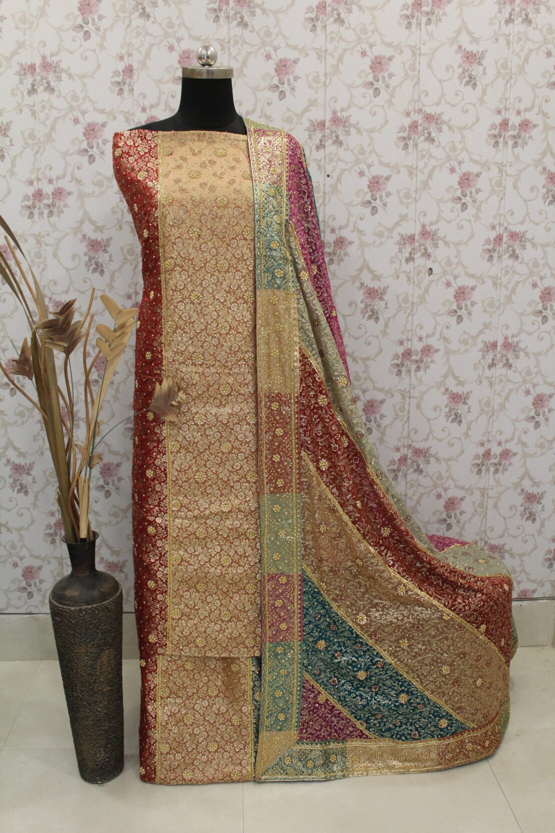 Kamkhuwab Gharara
