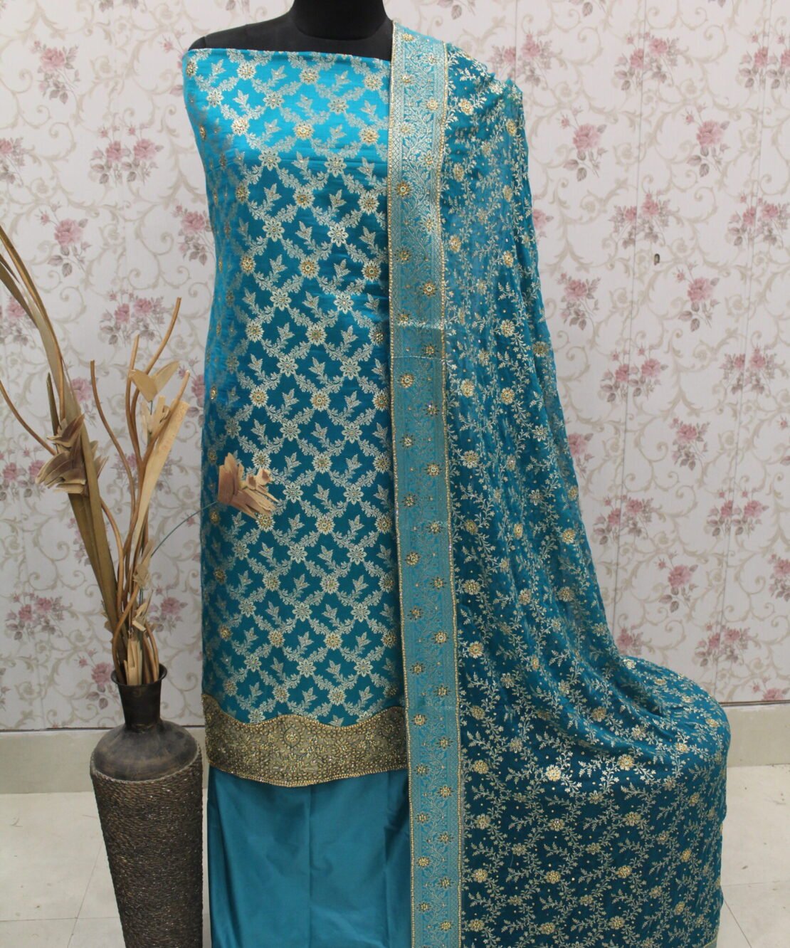 Kamkhuwab Shalwaar Suits