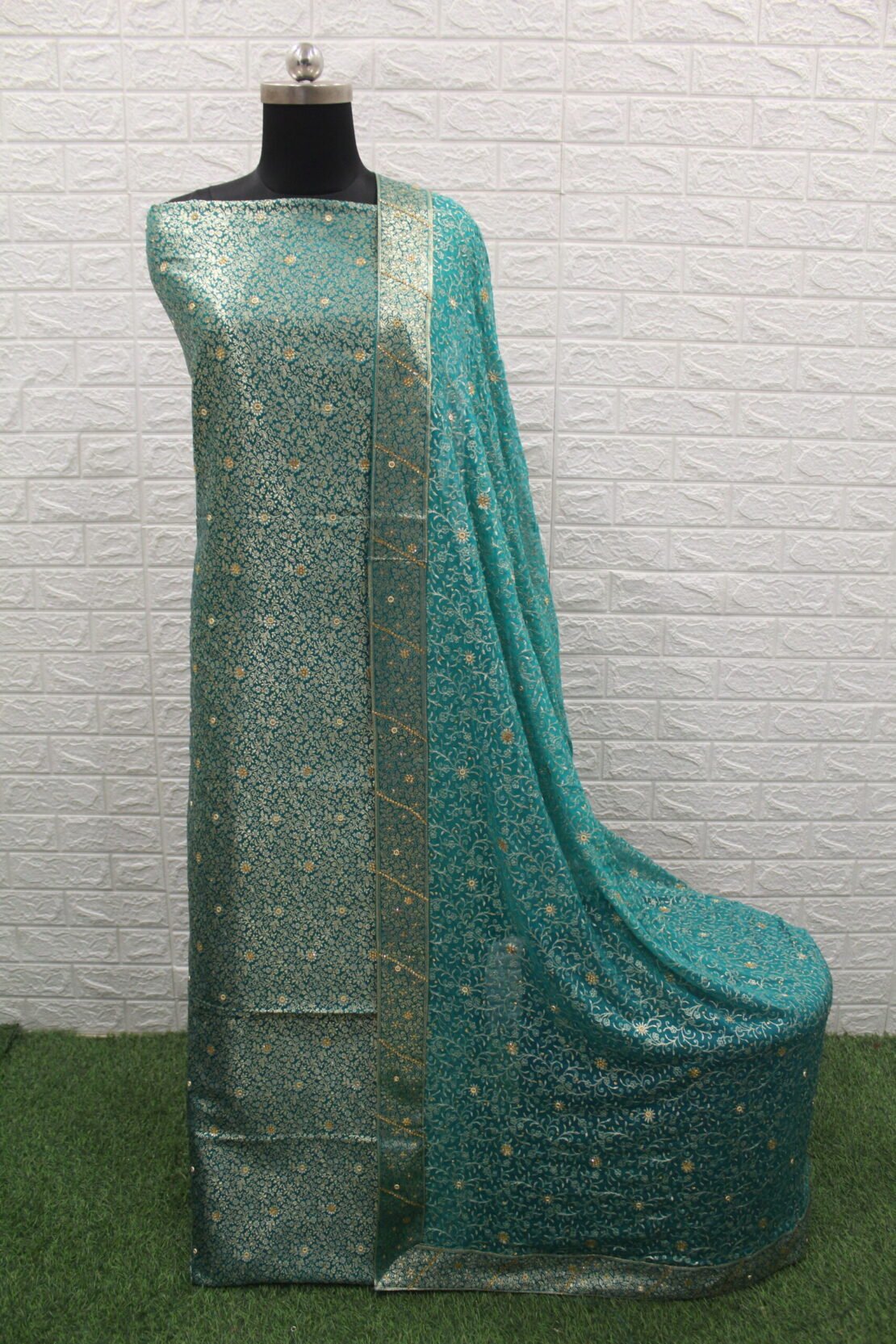 Kamkhuwab Gharara