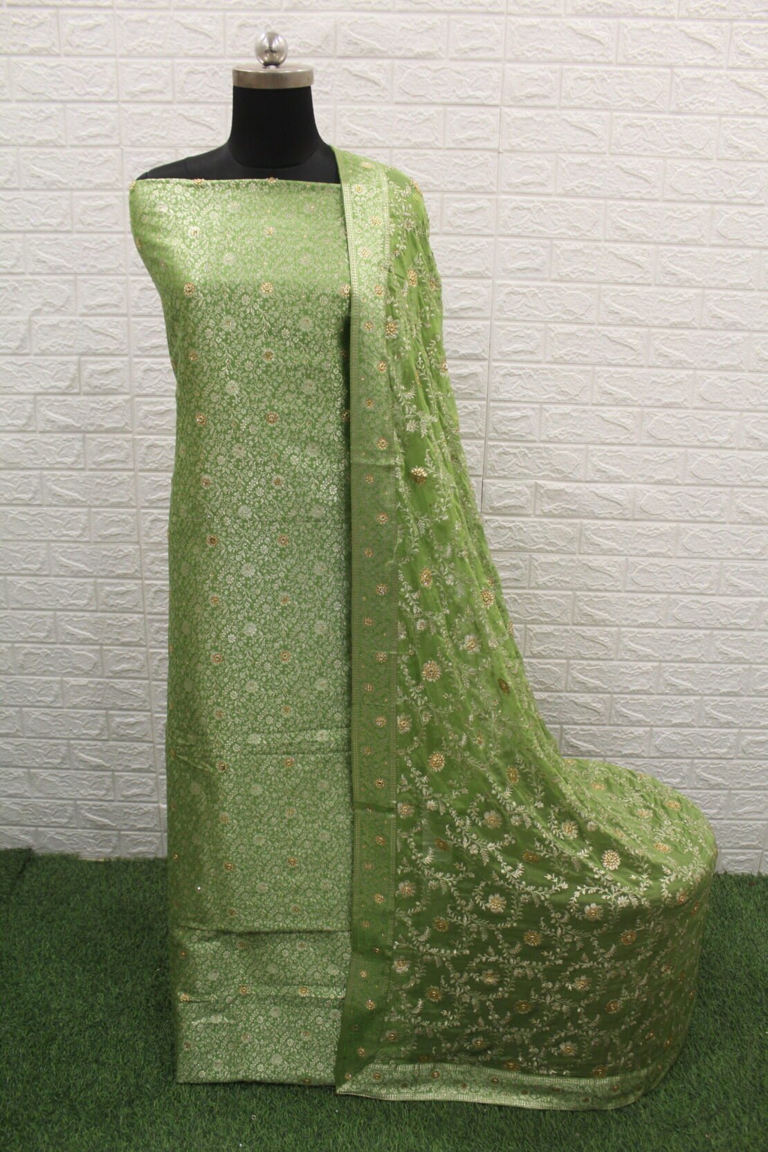 Kamkhuwab Gharara