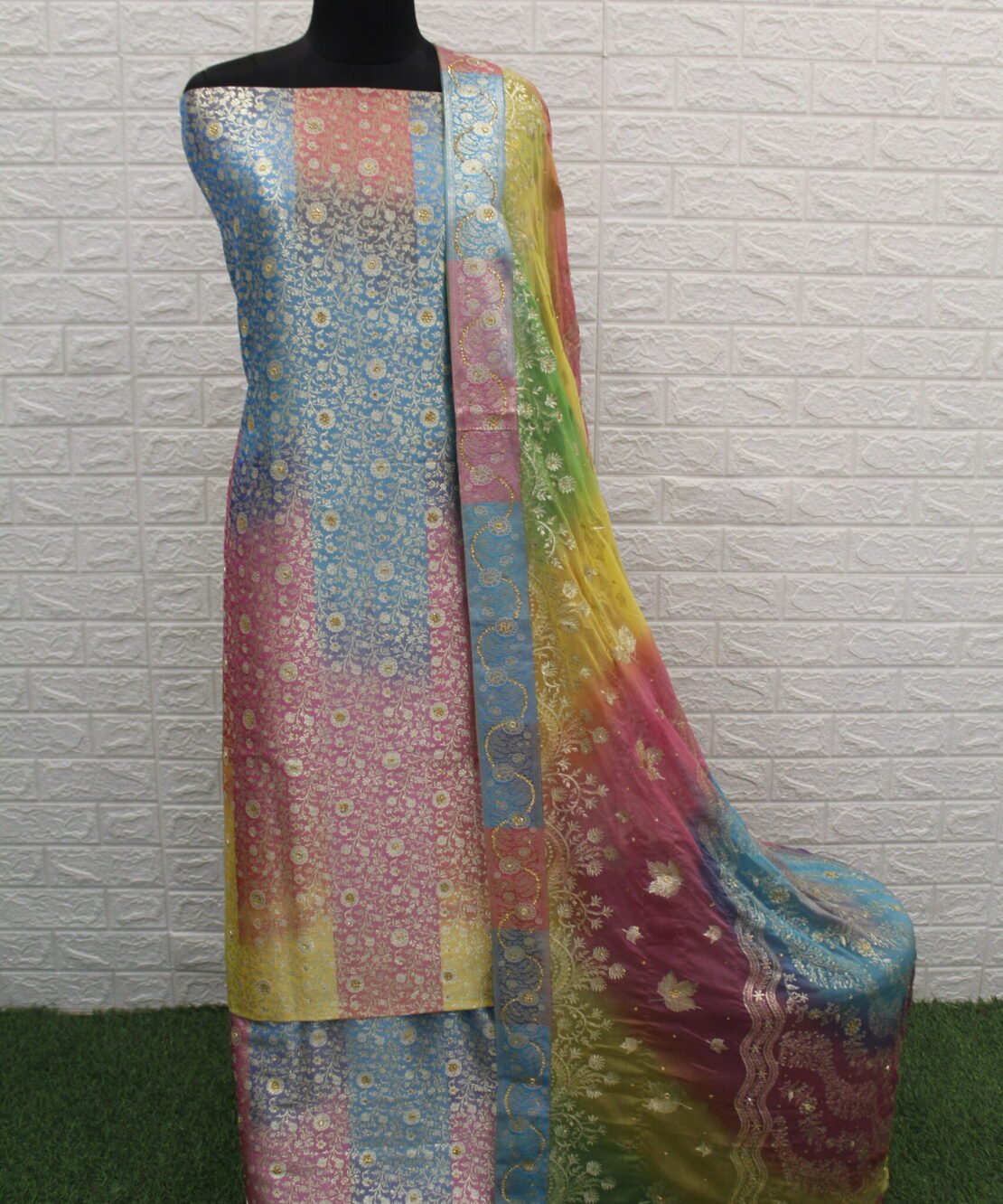 Kamkhuwab Gharara