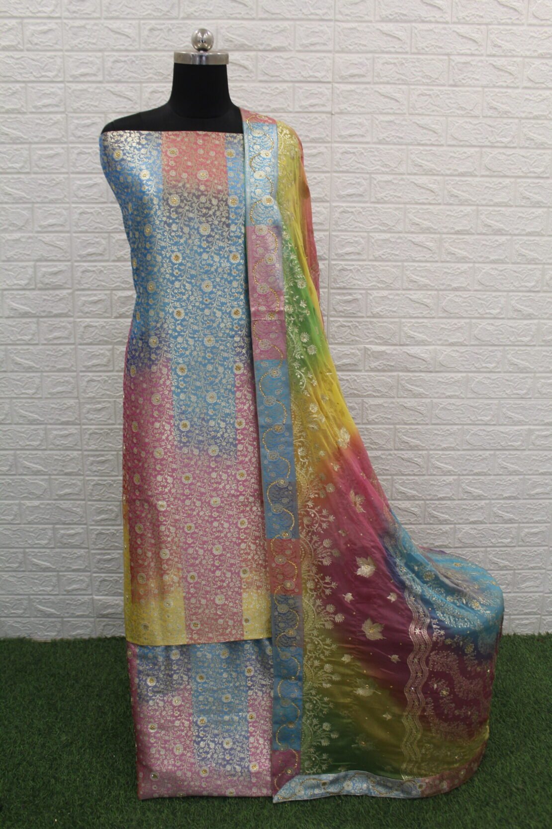 Kamkhuwab Gharara