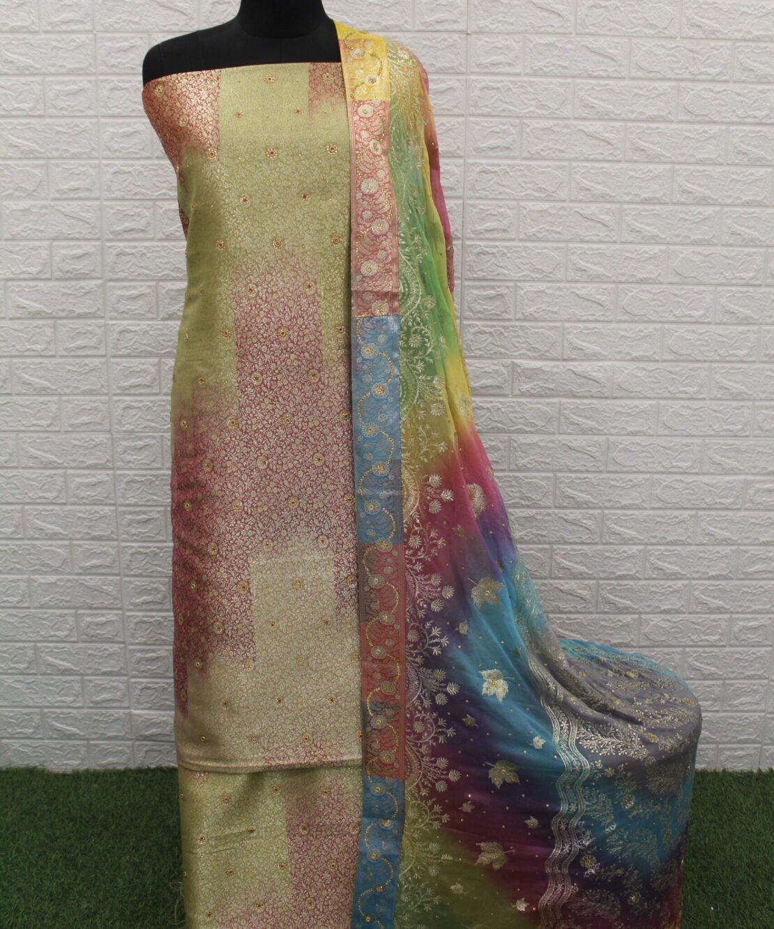Kamkhuwab Gharara