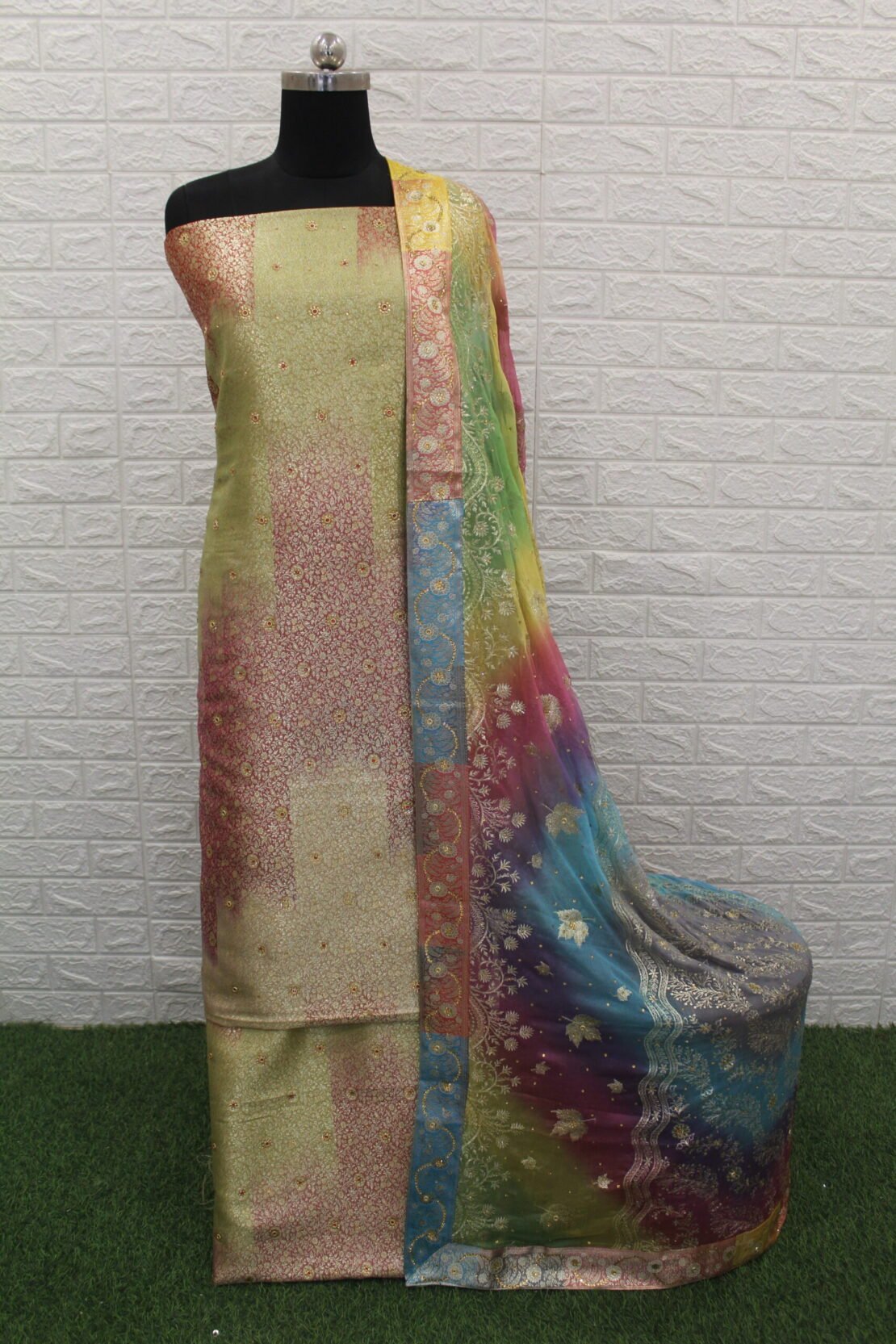 Kamkhuwab Gharara