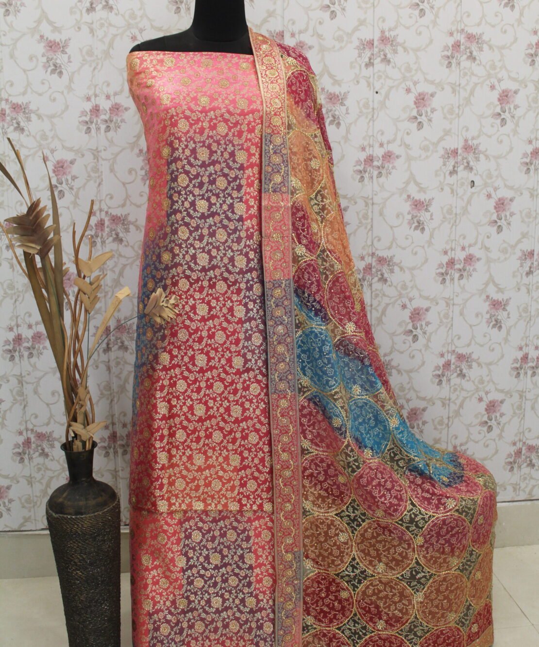 Kamkhuwab Gharara