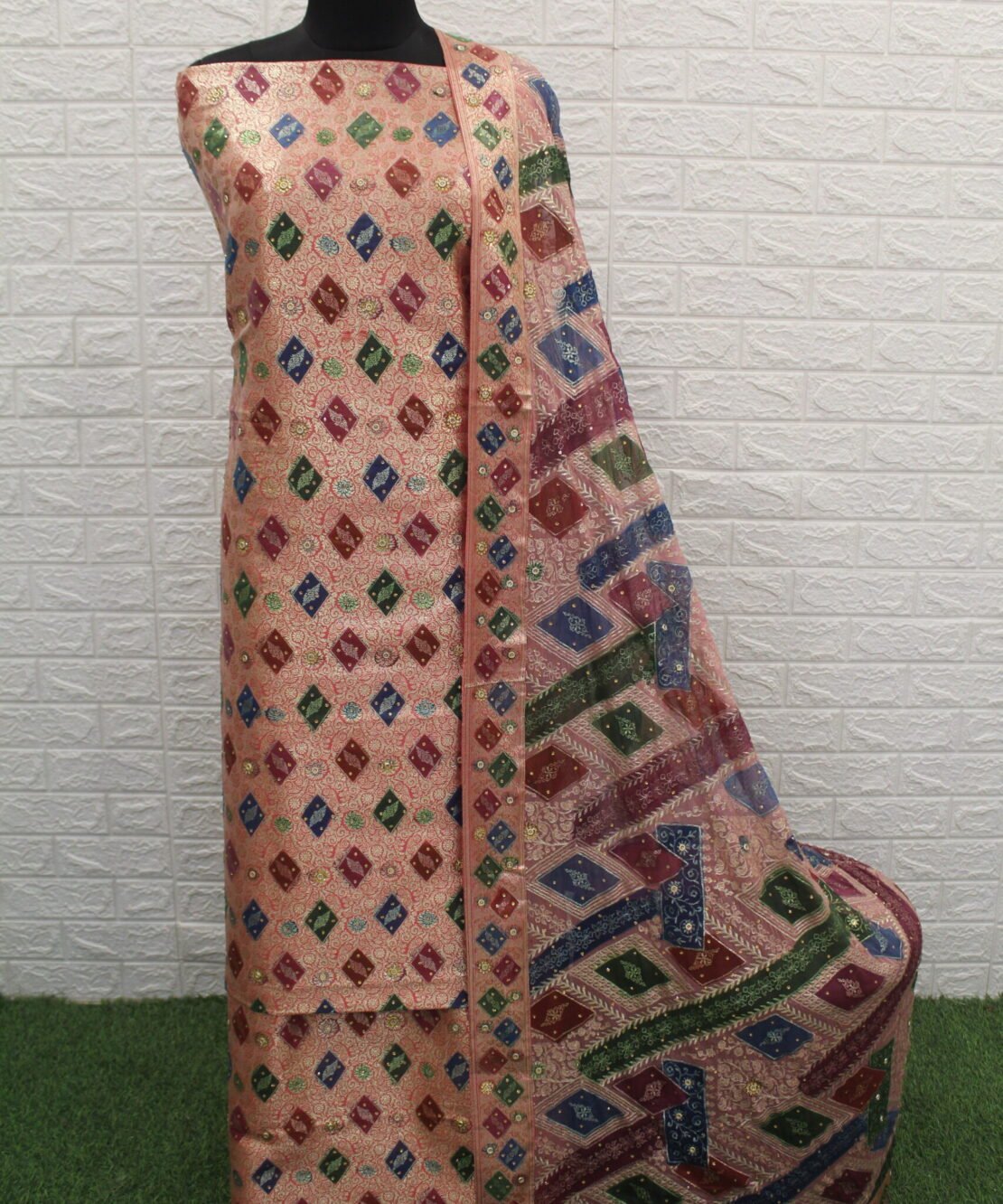 Kamkhuwab Gharara