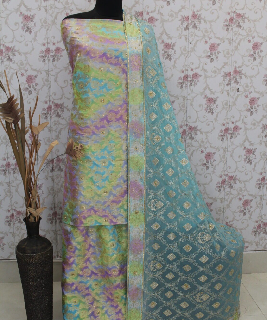 Kamkhuwab Gharara