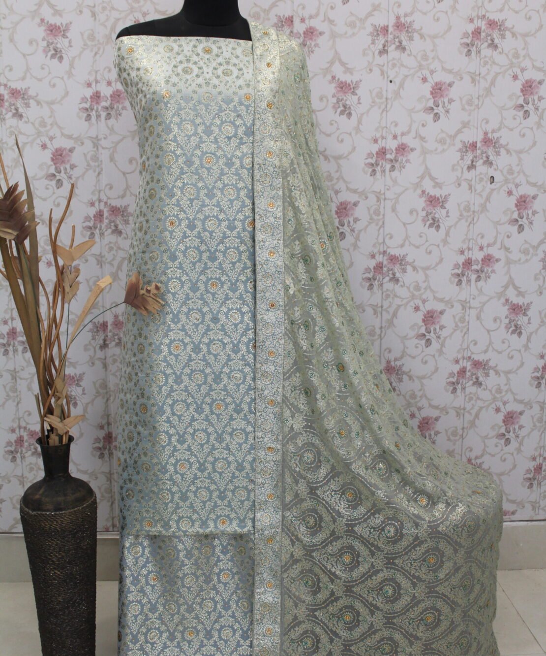 Kamkhuwab Gharara