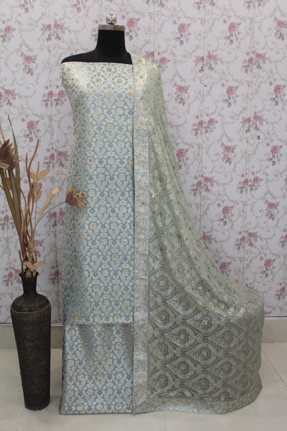 Kamkhuwab Gharara