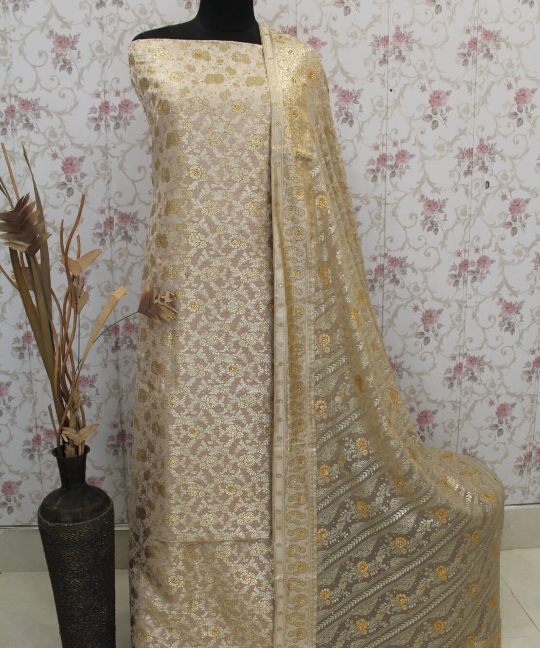 Kamkhuwab Gharara