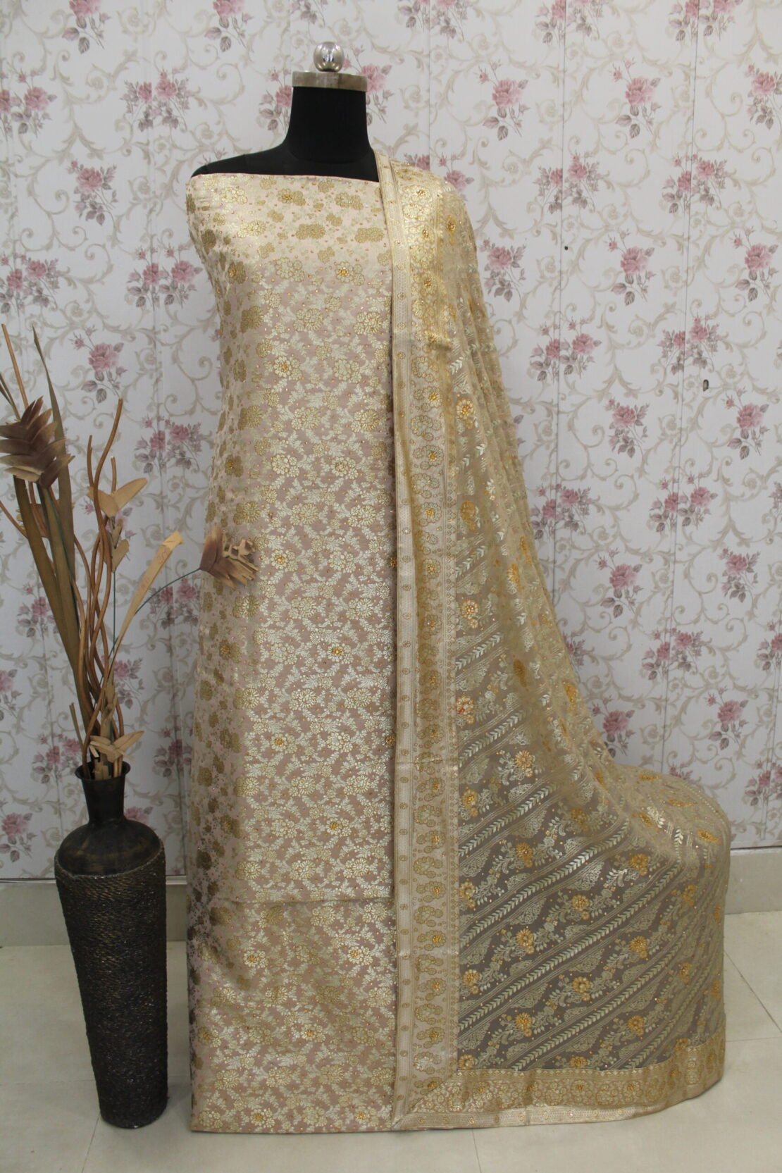 Kamkhuwab Gharara