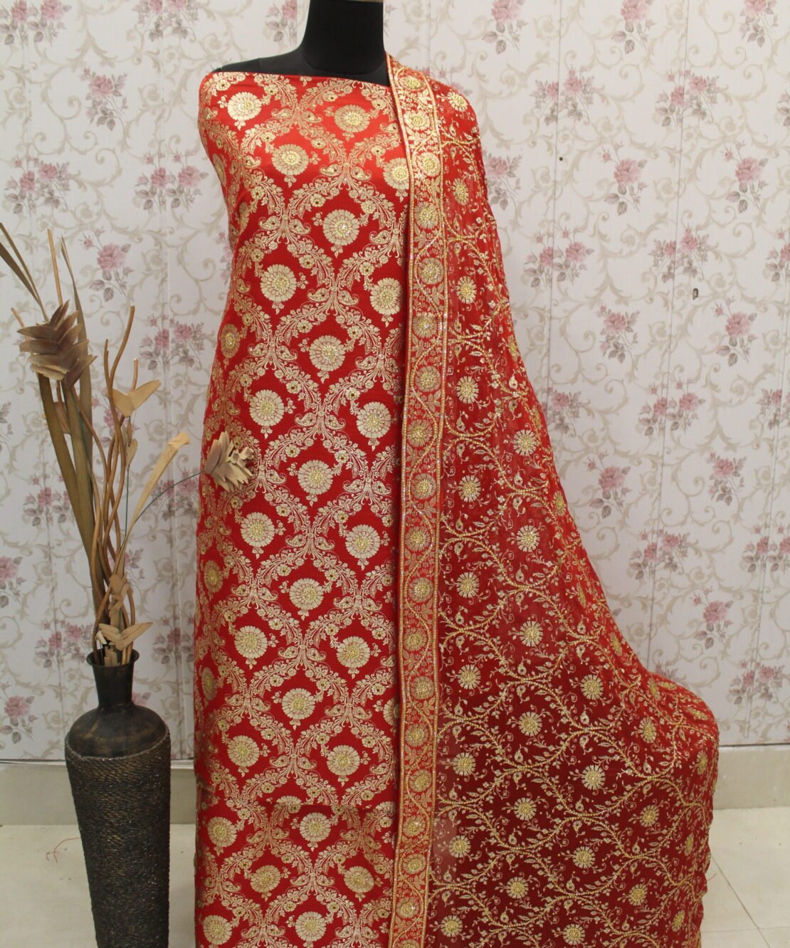 Kamkhuwab Gharara