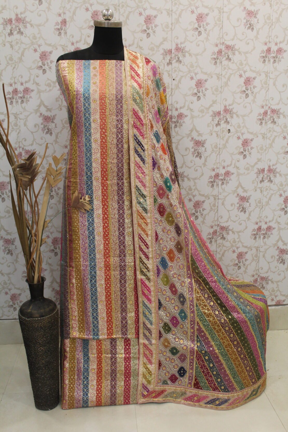 Kamkhuwab Gharara
