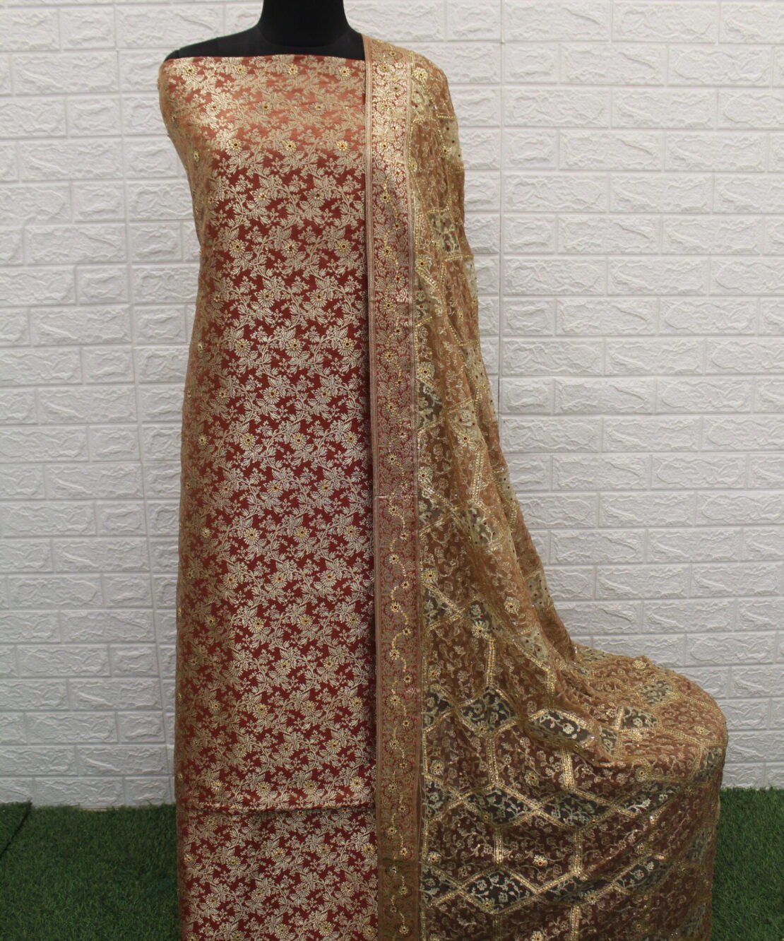 Kamkhuwab Gharara