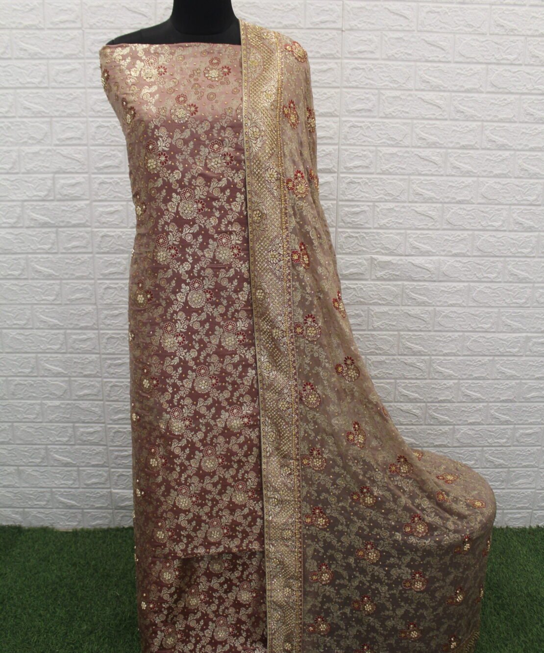 Kamkhuwab Gharara