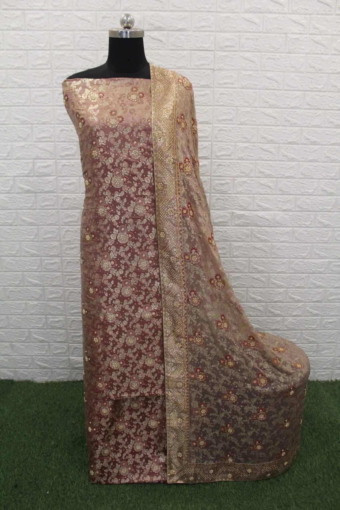 Kamkhuwab Gharara