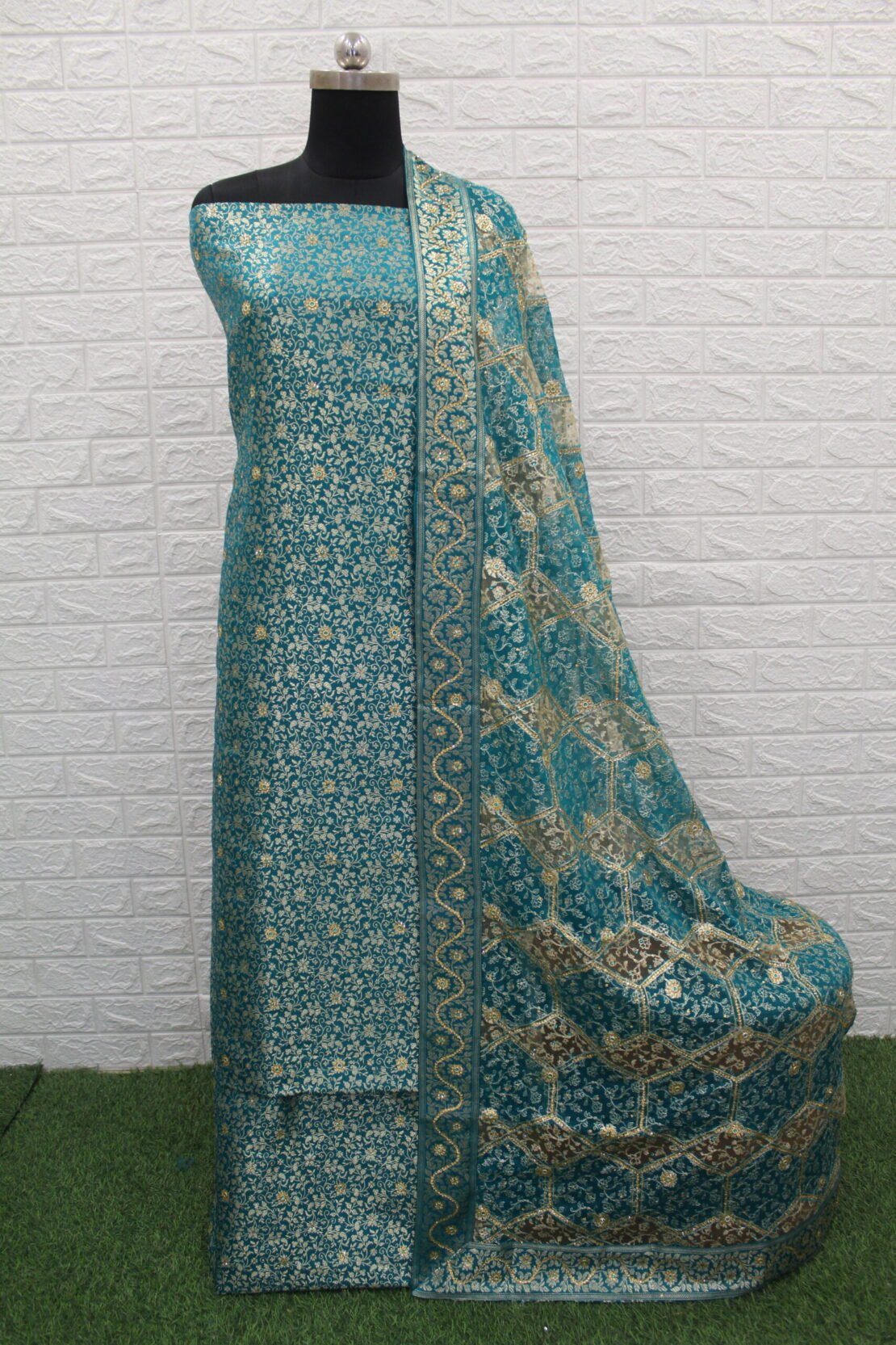 Kamkhuwab Gharara