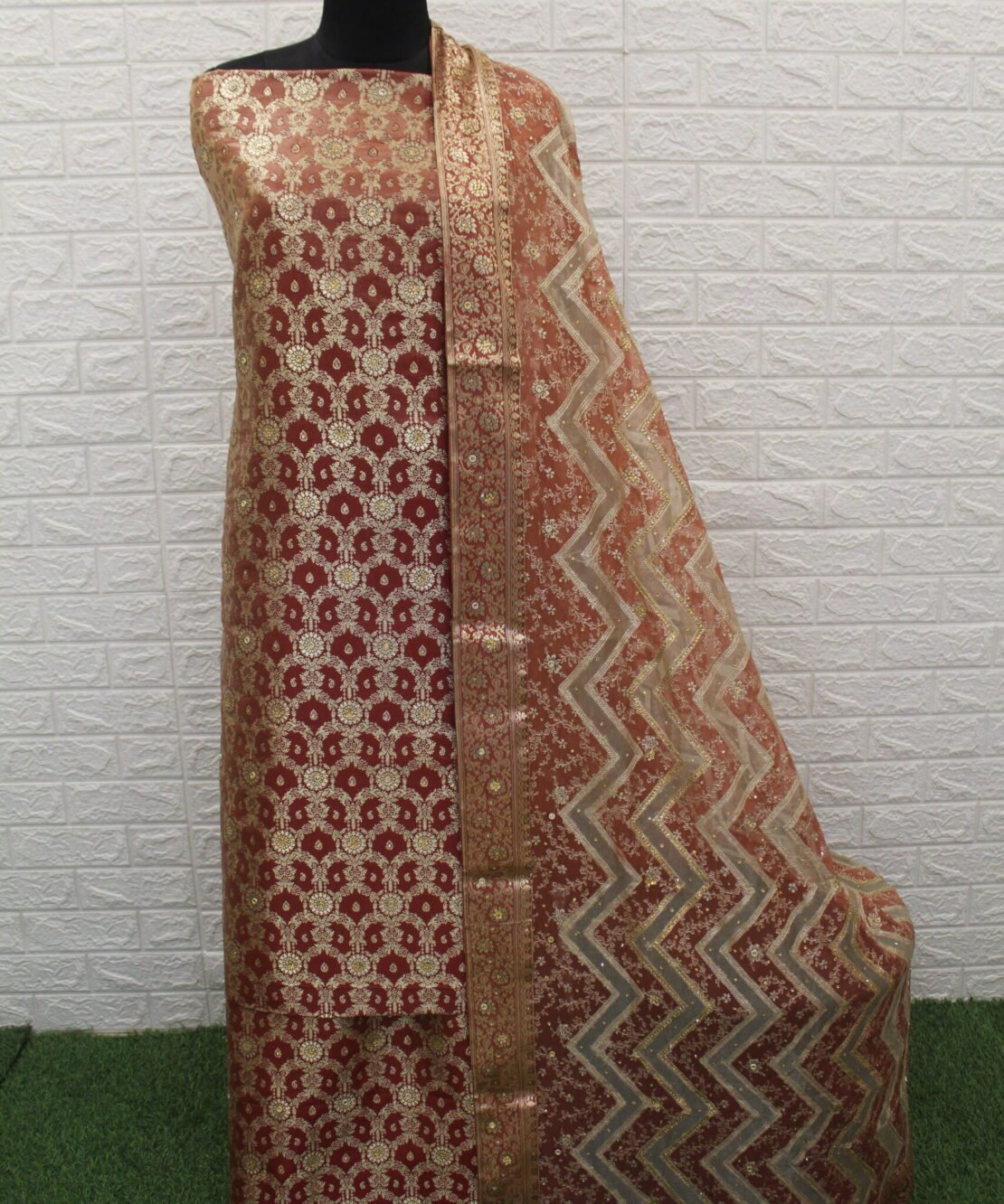 Kamkhuwab Gharara