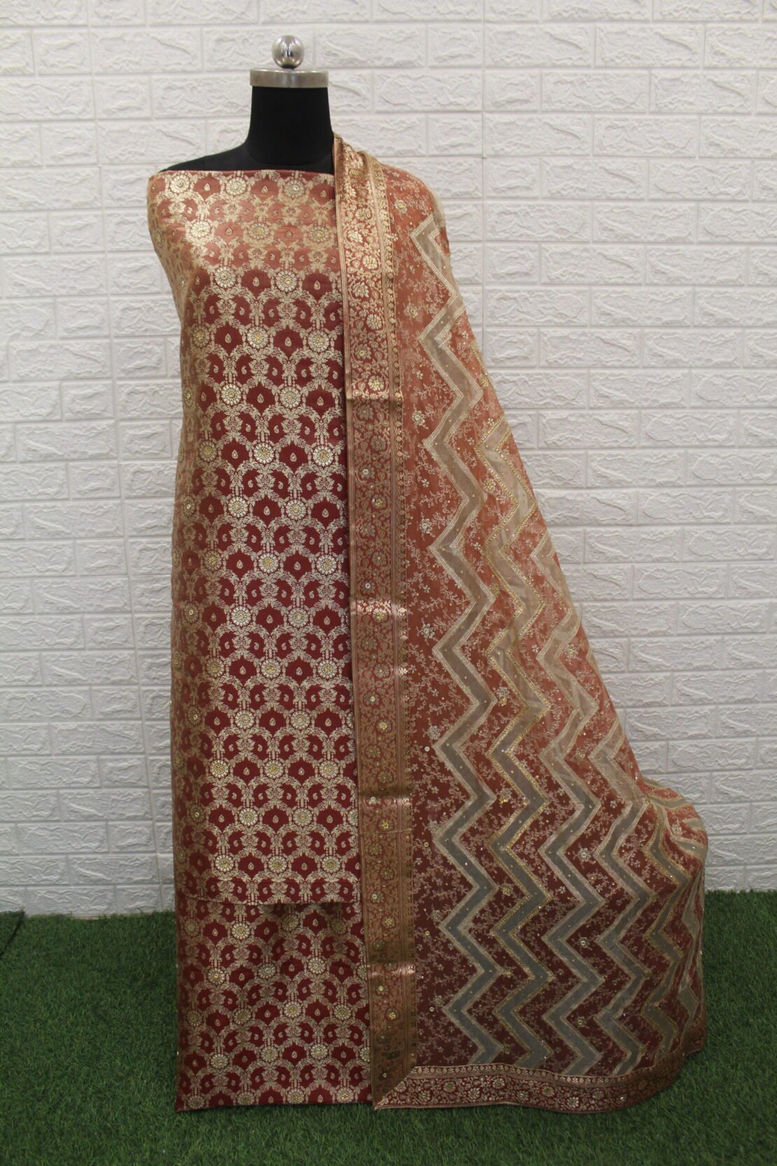 Kamkhuwab Gharara