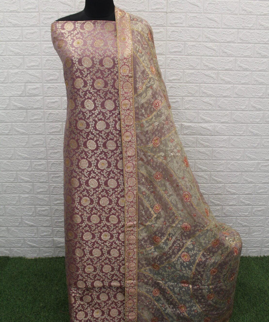 Kamkhuwab Gharara