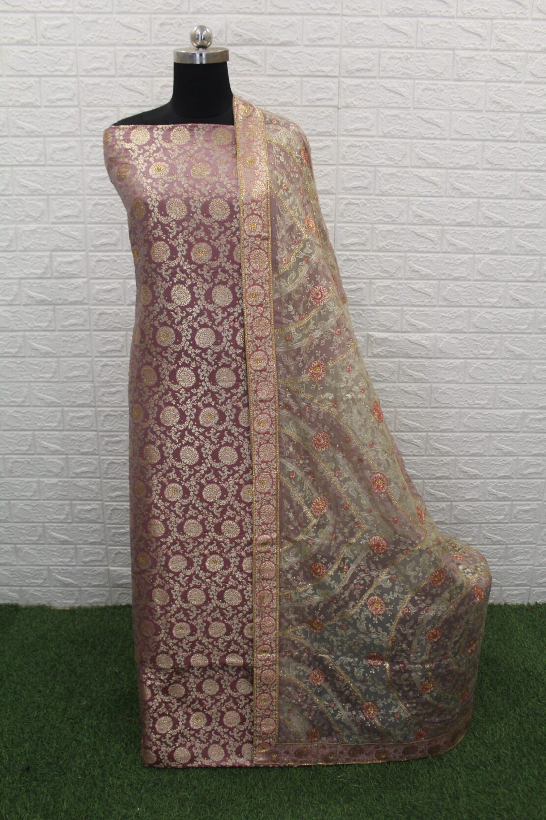 Kamkhuwab Gharara
