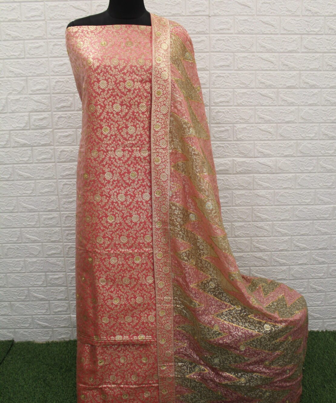 Kamkhuwab Gharara