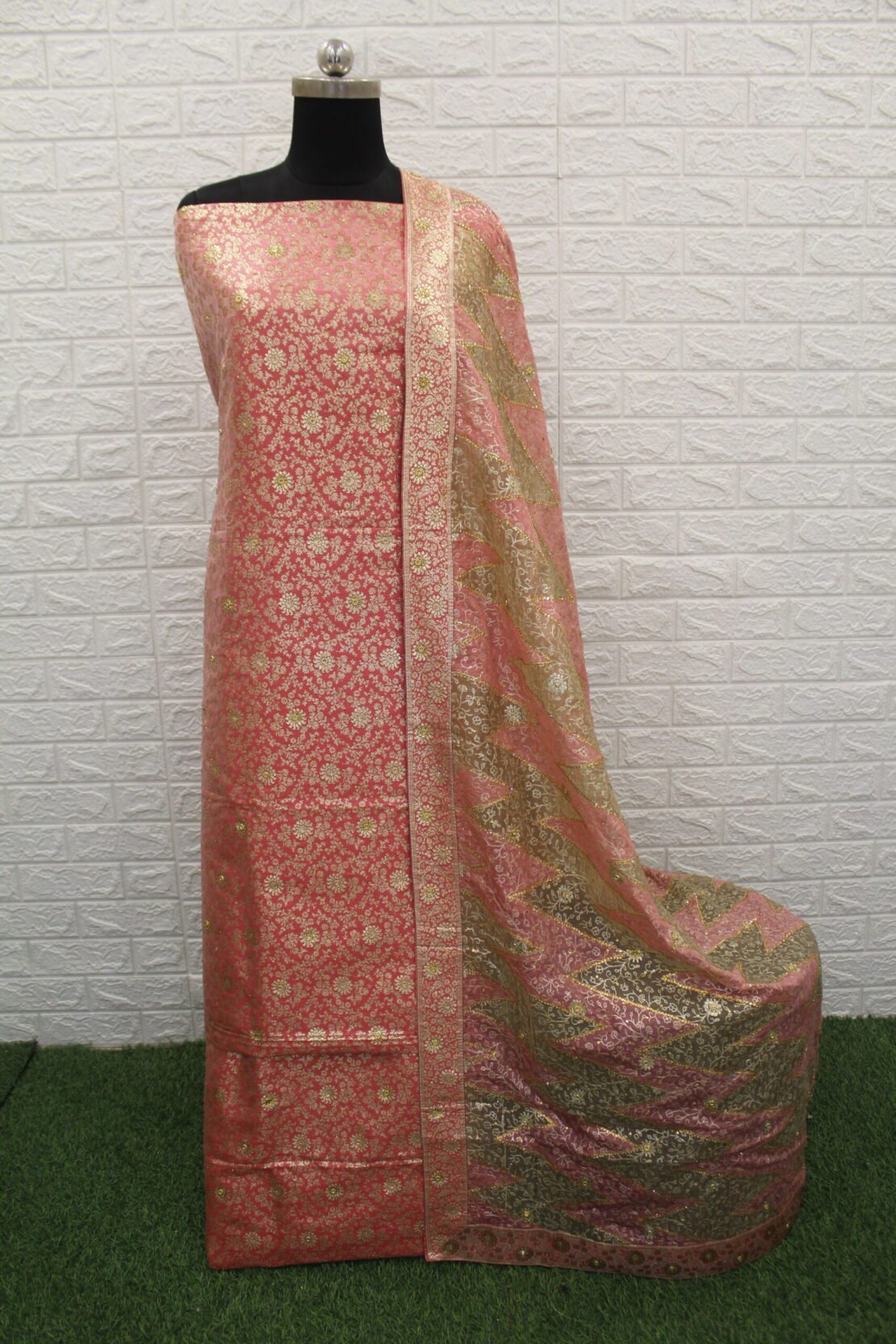 Kamkhuwab Gharara