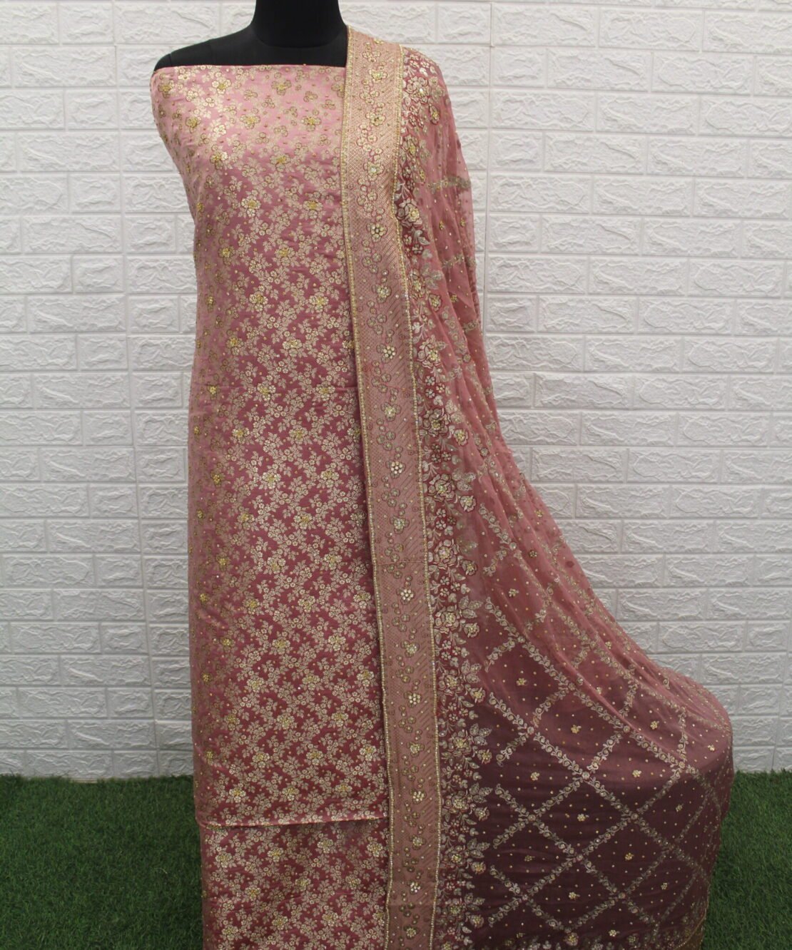 Kamkhuwab Gharara