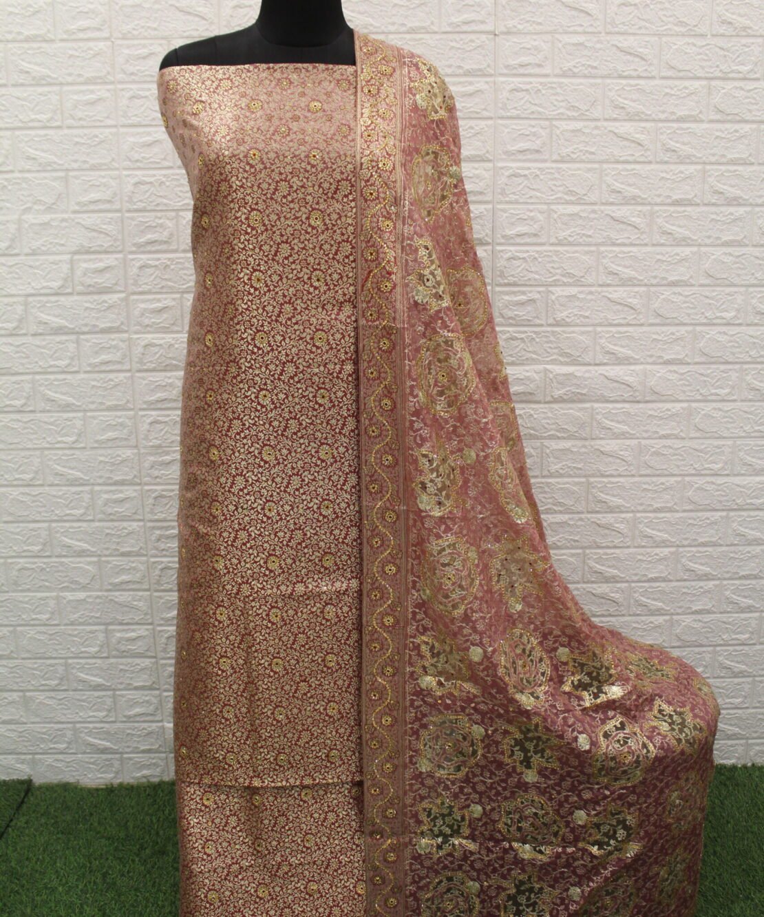 Kamkhuwab Gharara