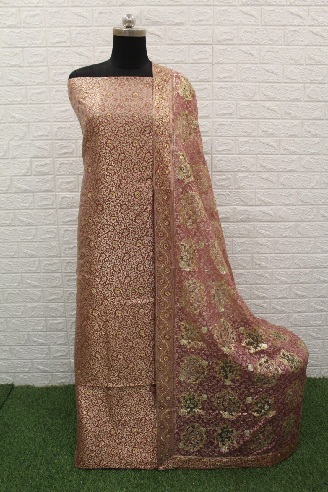 Kamkhuwab Gharara