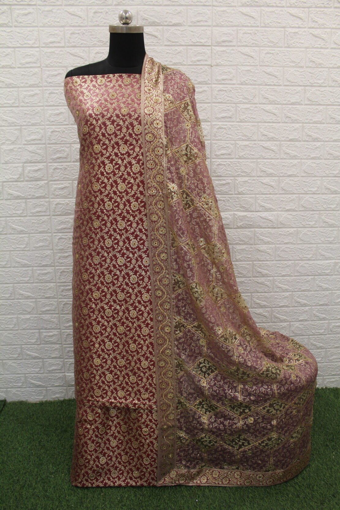 Kamkhuwab Gharara