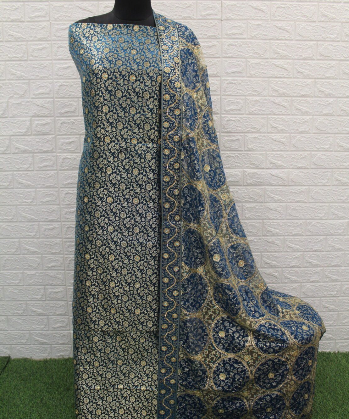 Kamkhuwab Gharara