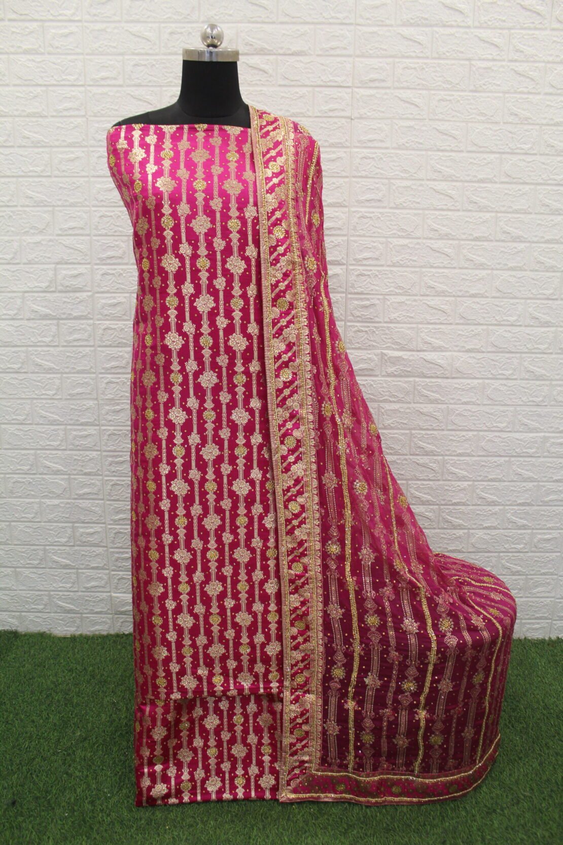 Kamkhuwab Gharara