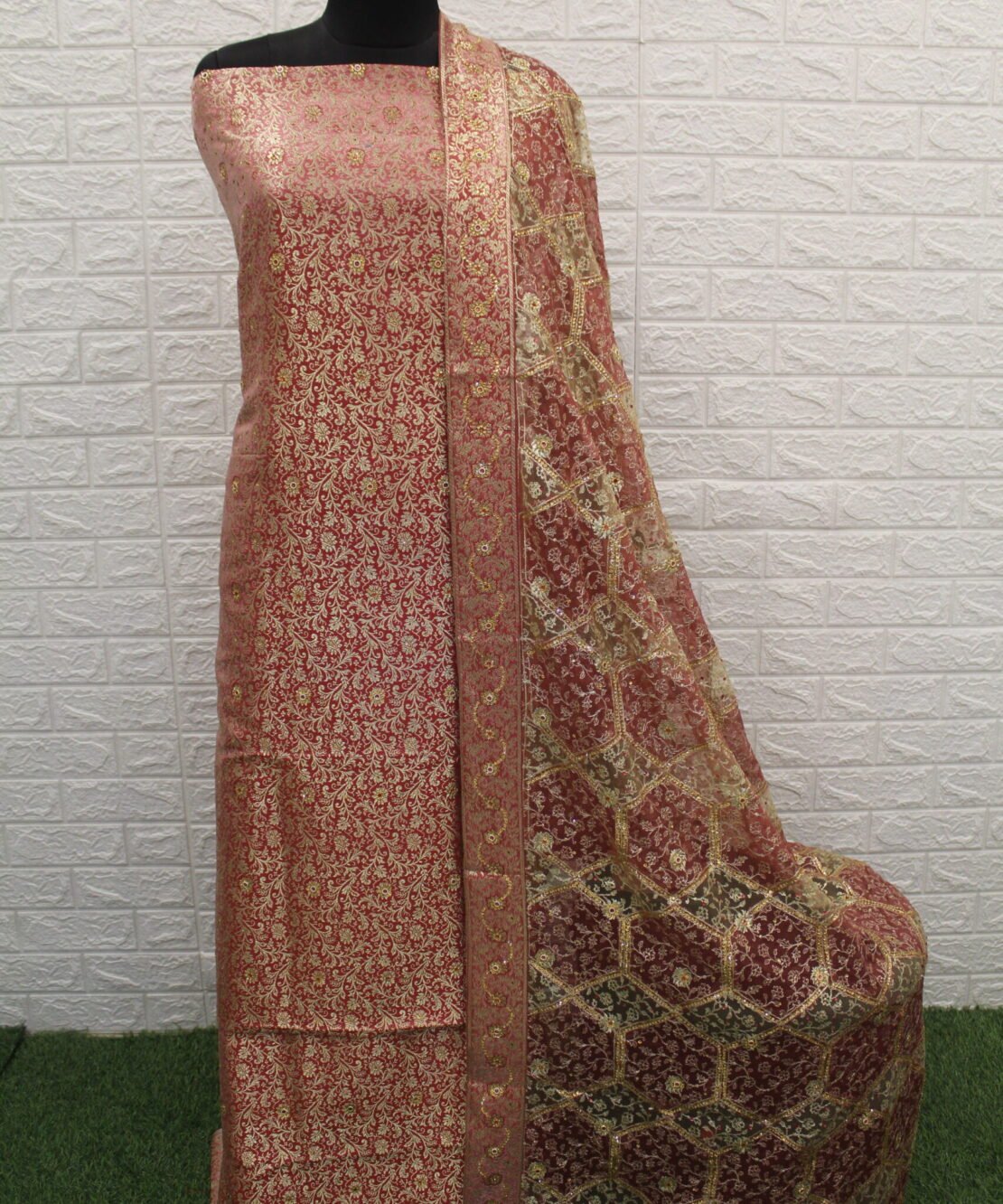 Kamkhuwab Gharara