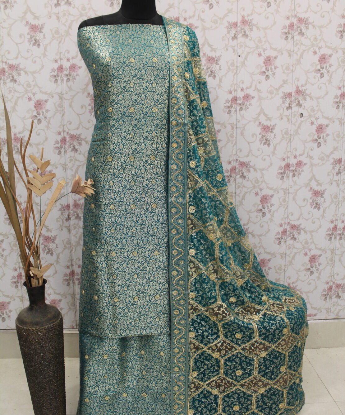 Kamkhuwab Gharara
