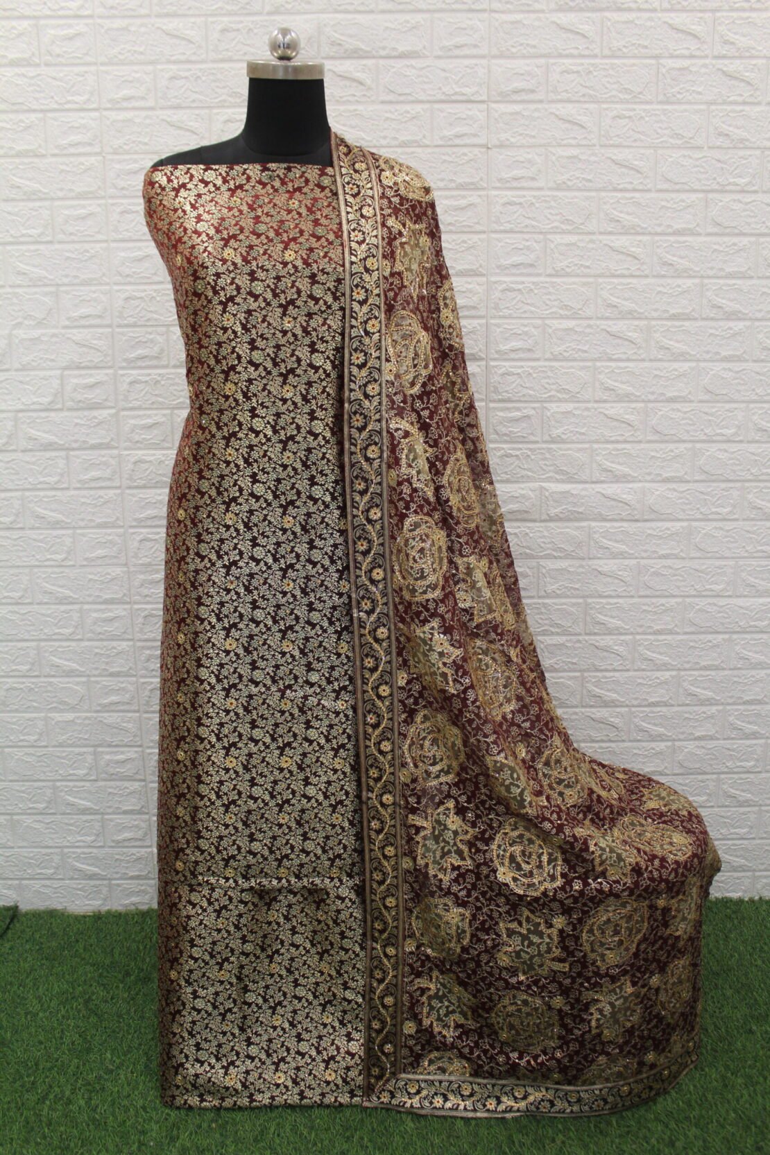 Kamkhuwab Gharara