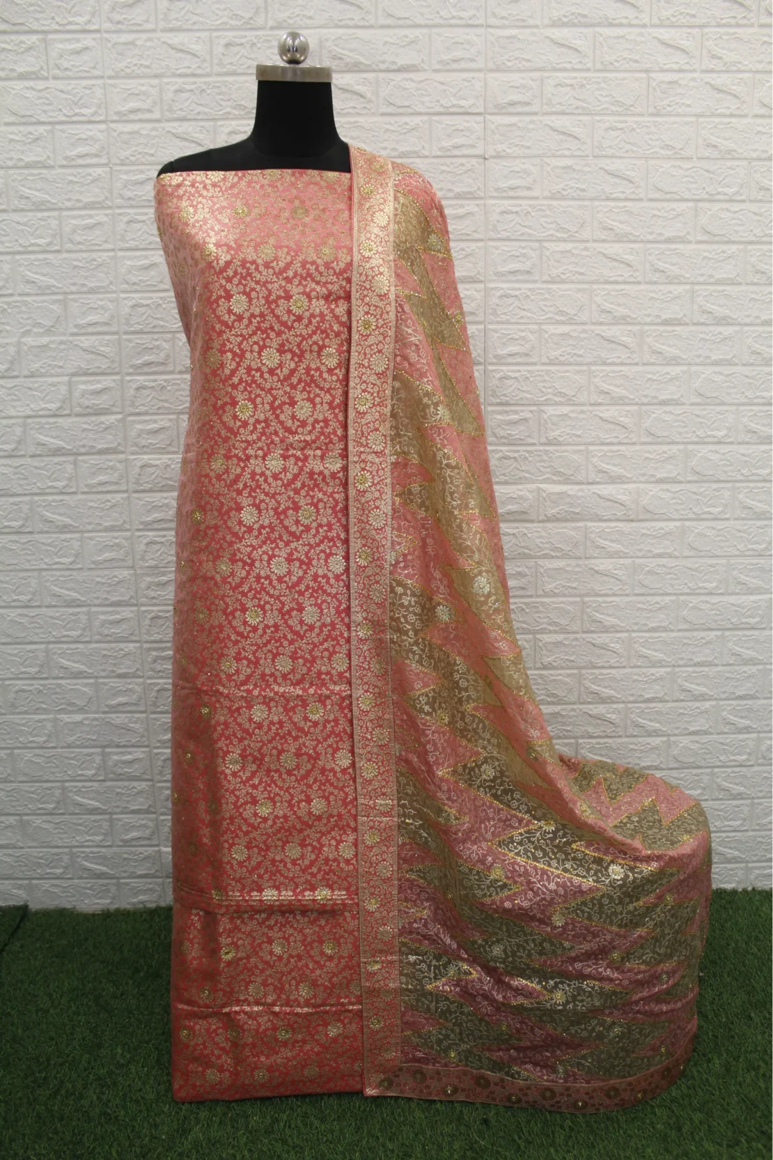 Kamkhuwab Gharara